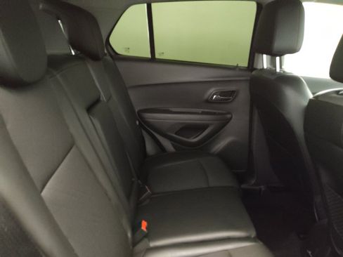 Used 2017 Chevrolet Trax LT w/ Driver Confidence Package FWD image 19