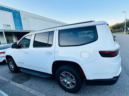 Used 2023 Jeep Wagoneer 2WD image 10