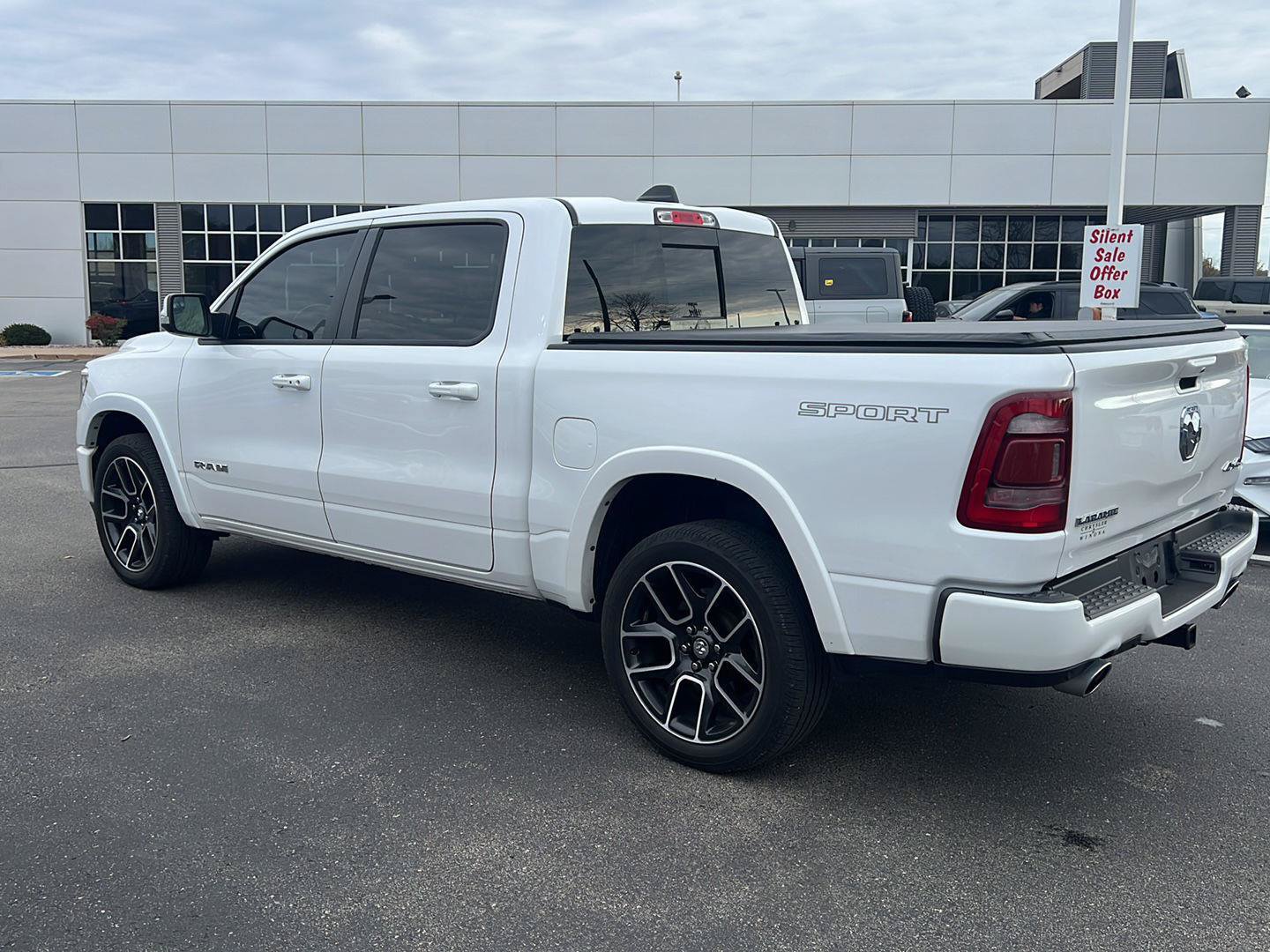 Used 2021 RAM 1500 Laramie AWD/4WD image 9