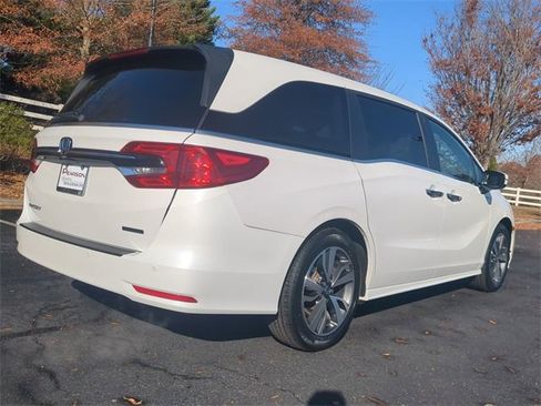 Used 2023 Honda Odyssey Touring image 4