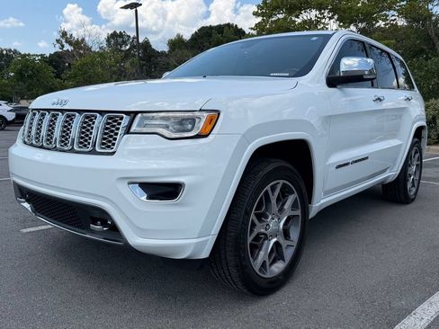 Used 2020 Jeep Grand Cherokee Overland AWD/4WD image 3