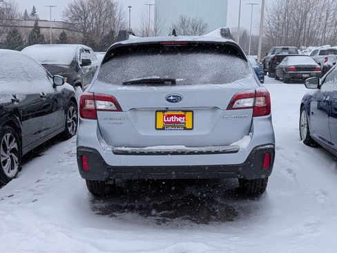 Used 2018 Subaru Outback 2.5i Premium image 4