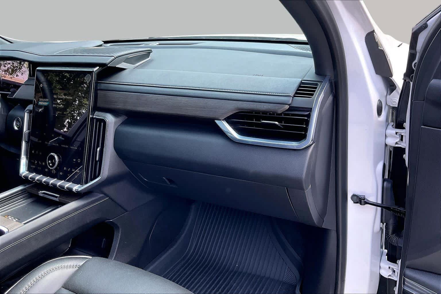Used 2025 GMC Acadia Denali w/ Super Cruise Package FWD image 19