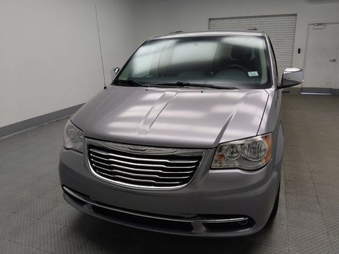 Used 2015 Chrysler Town & Country Touring-L w/ Driver Convenience Group FWD image 15