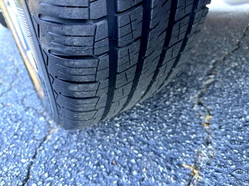 Used 2011 Cadillac DTS Luxury image 37