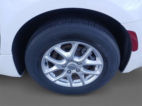 Used 2023 Chrysler Pacifica Touring-L image 8