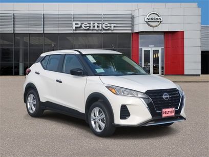 New 2025 Nissan Kicks Play S