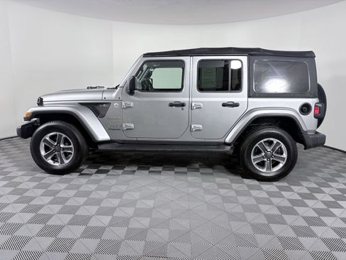Used 2018 Jeep Wrangler Unlimited Sahara image 4