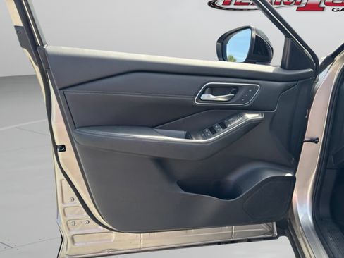Used 2025 Nissan Rogue Platinum w/ Platinum Premium Package FWD image 16