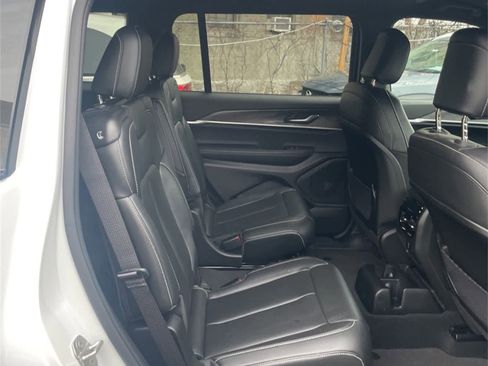 Used 2024 Jeep Grand Cherokee L Limited image 17