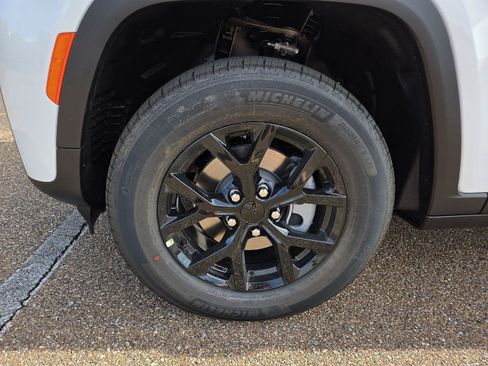New 2026 Jeep Grand Cherokee Altitude RWD image 22