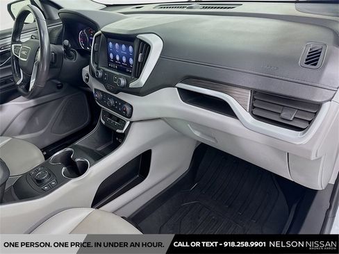 Used 2022 GMC Terrain SLT w/ LPO, Floor Liner Package image 28