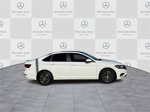 Used 2019 Volkswagen Jetta SE image 2