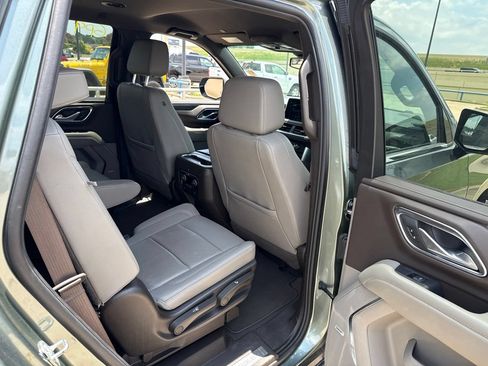Used 2024 Chevrolet Tahoe LT RWD image 13