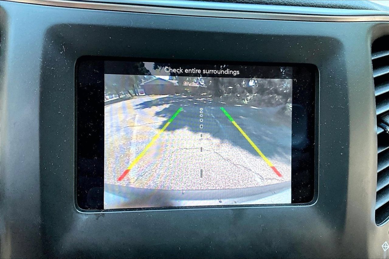 Used 2019 Jeep Cherokee Latitude Plus w/ Comfort/Convenience Group FWD image 13