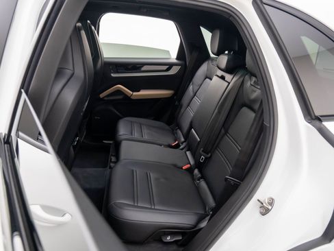 Certified 2024 Porsche Cayenne image 17