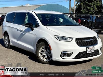Used 2024 Chrysler Pacifica Touring-L