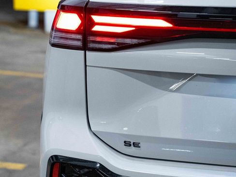 New 2026 Volkswagen Tiguan SE R-Line image 5