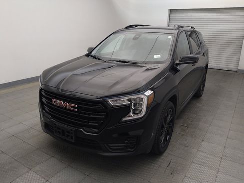 Used 2024 GMC Terrain SLE w/ Driver Convenience Package FWD image 15