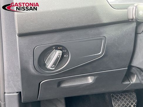 Used 2024 Volkswagen Tiguan SE image 13