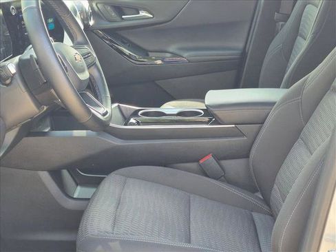 Used 2025 Chevrolet Equinox LT FWD image 14