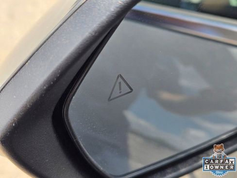Used 2025 Hyundai Elantra Limited FWD image 16