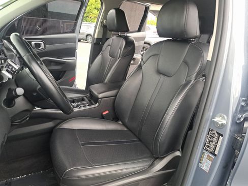 Used 2021 Kia Sorento S image 16