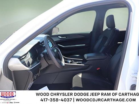 Used 2024 Jeep Grand Cherokee Altitude AWD/4WD image 21