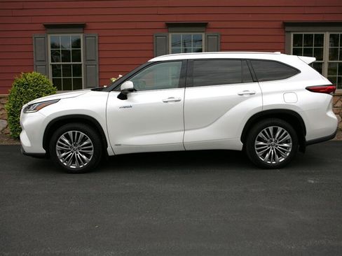 Used 2021 Toyota Highlander Platinum AWD/4WD image 4