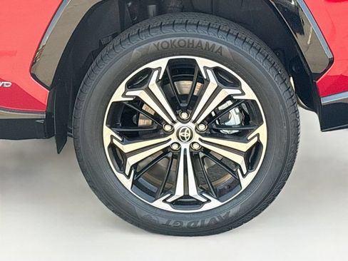 Certified 2025 Toyota RAV4 XSE AWD/4WD image 31