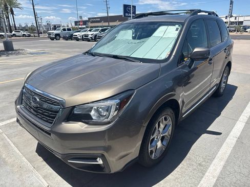 Used 2017 Subaru Forester 2.5i Touring AWD/4WD image 6