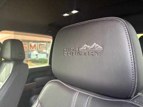 Used 2022 Chevrolet Silverado 2500 High Country w/ Z71 Off-Road Package AWD/4WD image 9