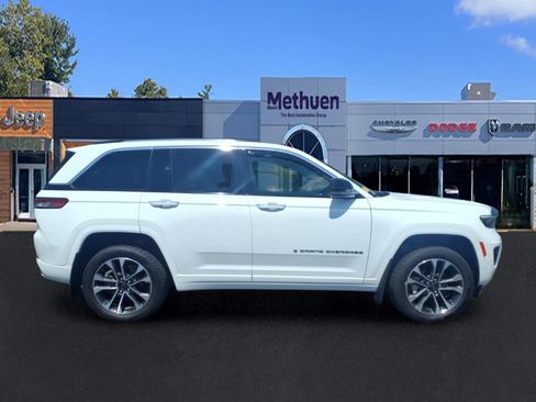 Used 2022 Jeep Grand Cherokee Overland AWD/4WD image 2