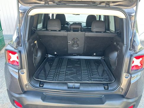 Used 2018 Jeep Renegade Altitude AWD/4WD image 17