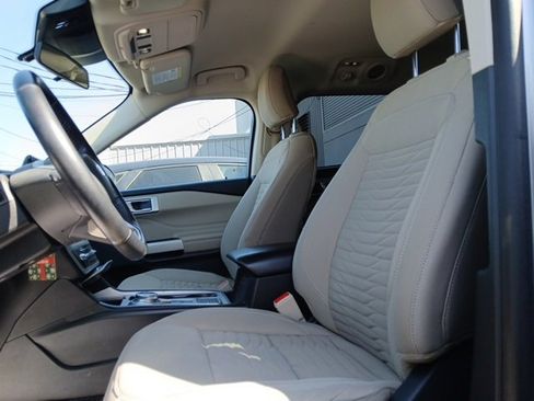 Used 2021 Ford Explorer XLT image 7
