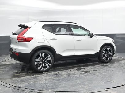 New 2026 Volvo XC40 B5 Ultra w/ Protection Package Premier