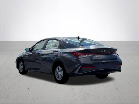New 2026 Hyundai Elantra SE image 5