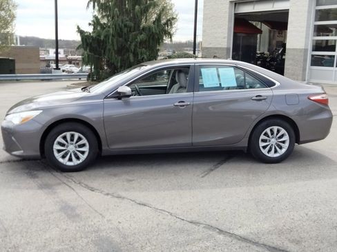 Used 2016 Toyota Camry LE image 9