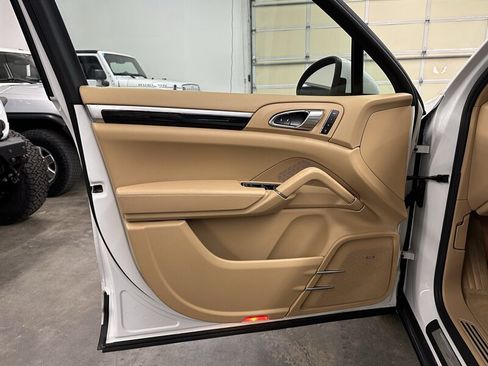 Used 2013 Porsche Cayenne Diesel AWD/4WD image 23