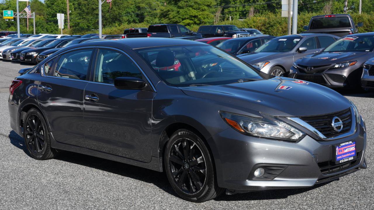 Used 2017 Nissan Altima 2.5 SR w/ Midnight Edition Package FWD image 3