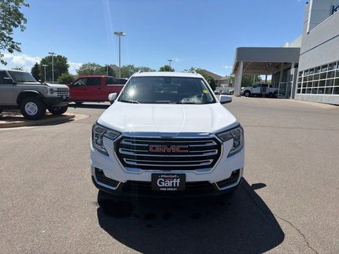 Used 2024 GMC Terrain SLT AWD/4WD image 9