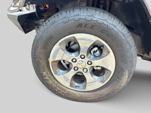 Used 2016 Jeep Wrangler Sahara w/ Connectivity Group AWD/4WD image 9