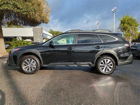 Used 2023 Subaru Outback Premium image 7