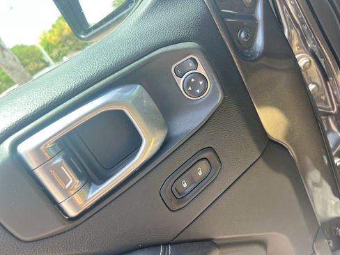 Used 2018 Jeep Wrangler Unlimited Rubicon AWD/4WD image 15