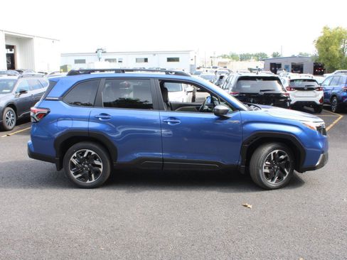 Used 2025 Subaru Forester Premium AWD/4WD image 13