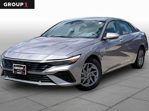 Used 2024 Hyundai Elantra SEL FWD image 1