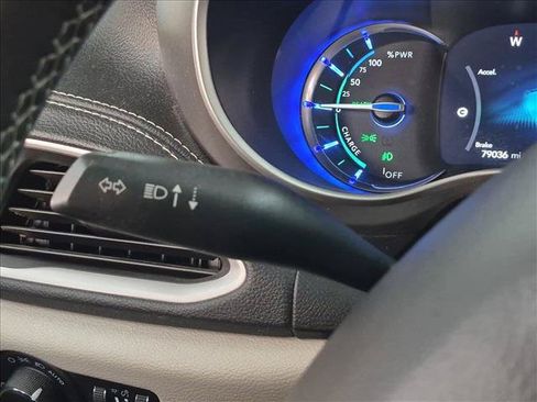 Used 2022 Chrysler Pacifica Touring-L w/ Uconnect Theater Family Group FWD image 10