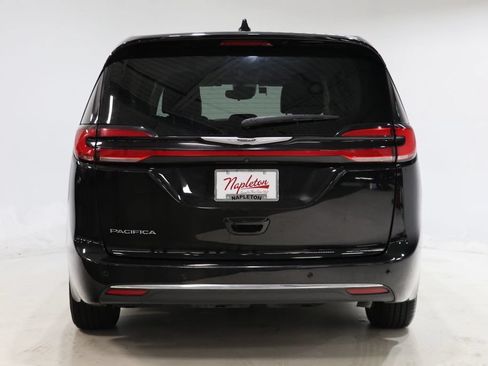 Used 2024 Chrysler Pacifica Touring-L FWD image 7