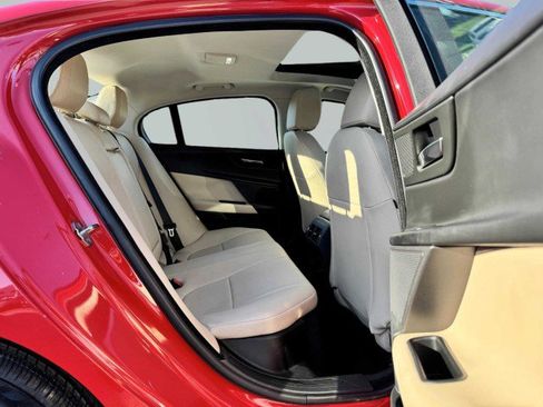 Used 2019 Jaguar XE Premium image 43