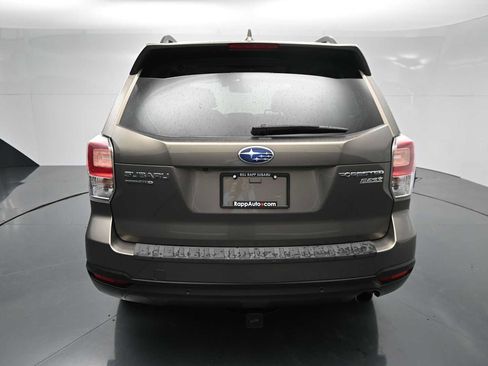 Used 2017 Subaru Forester 2.5i Touring AWD/4WD image 5